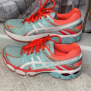 ASICS Gel running shoes / Size 9